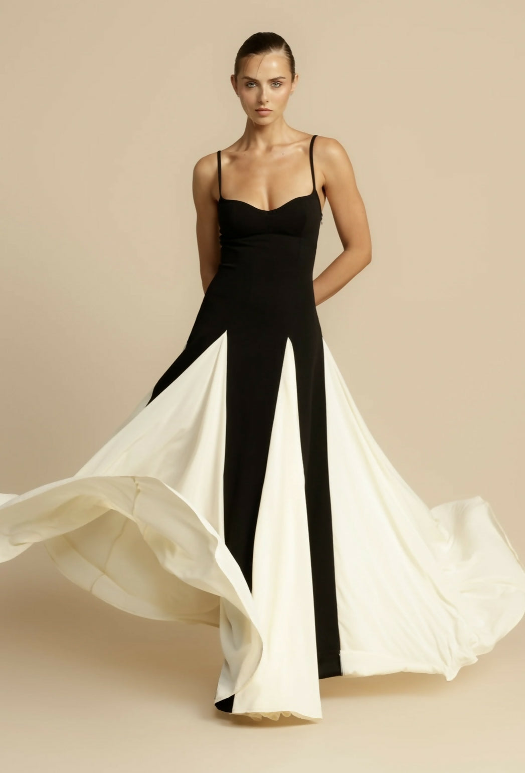 Dawn | Abito da Donna Maxi Cuore Spalline Sottili Color Block 1