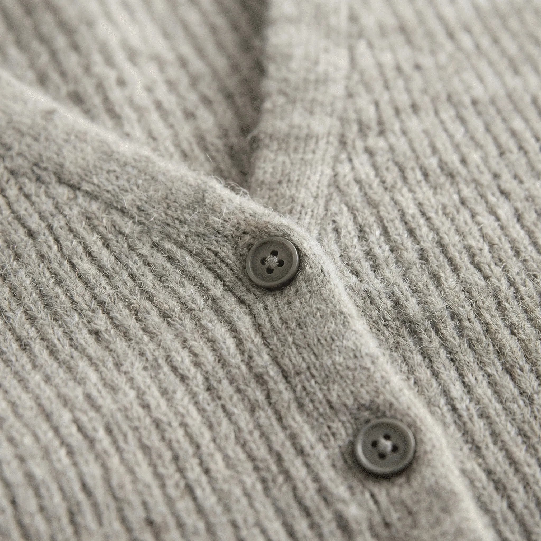 Cardigan lungo da donna con bottoni e maniche svasate