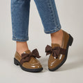 Mofina | Loafer Donna Mocassino in Vernice Tacco Basso con Fiocco Marrone