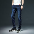 Jeans casual da uomo a gamba dritta con chiusura a bottoni
