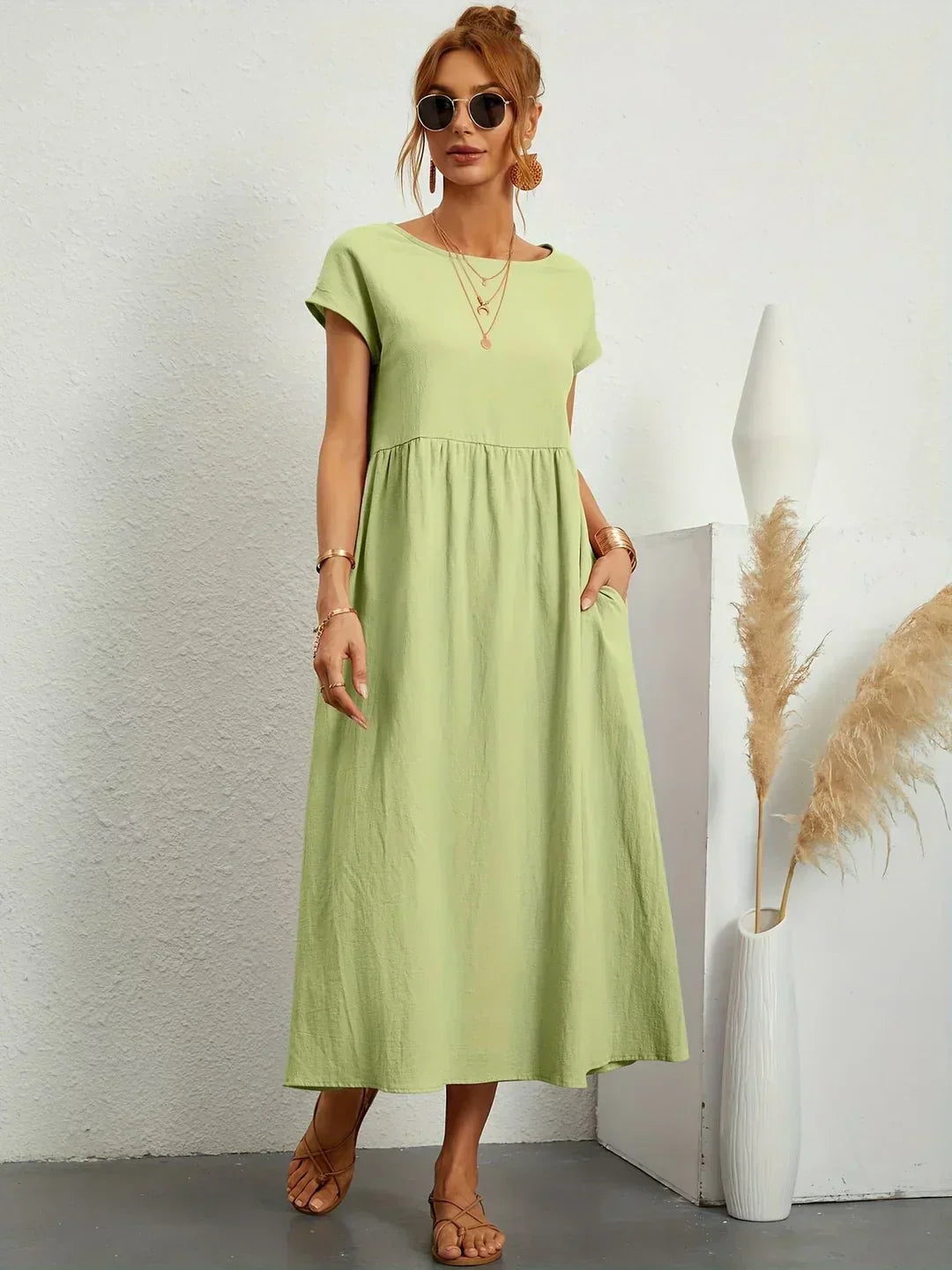 Anna | Abito Midi dalla Linea Relaxed Manica Corta Verde Menta