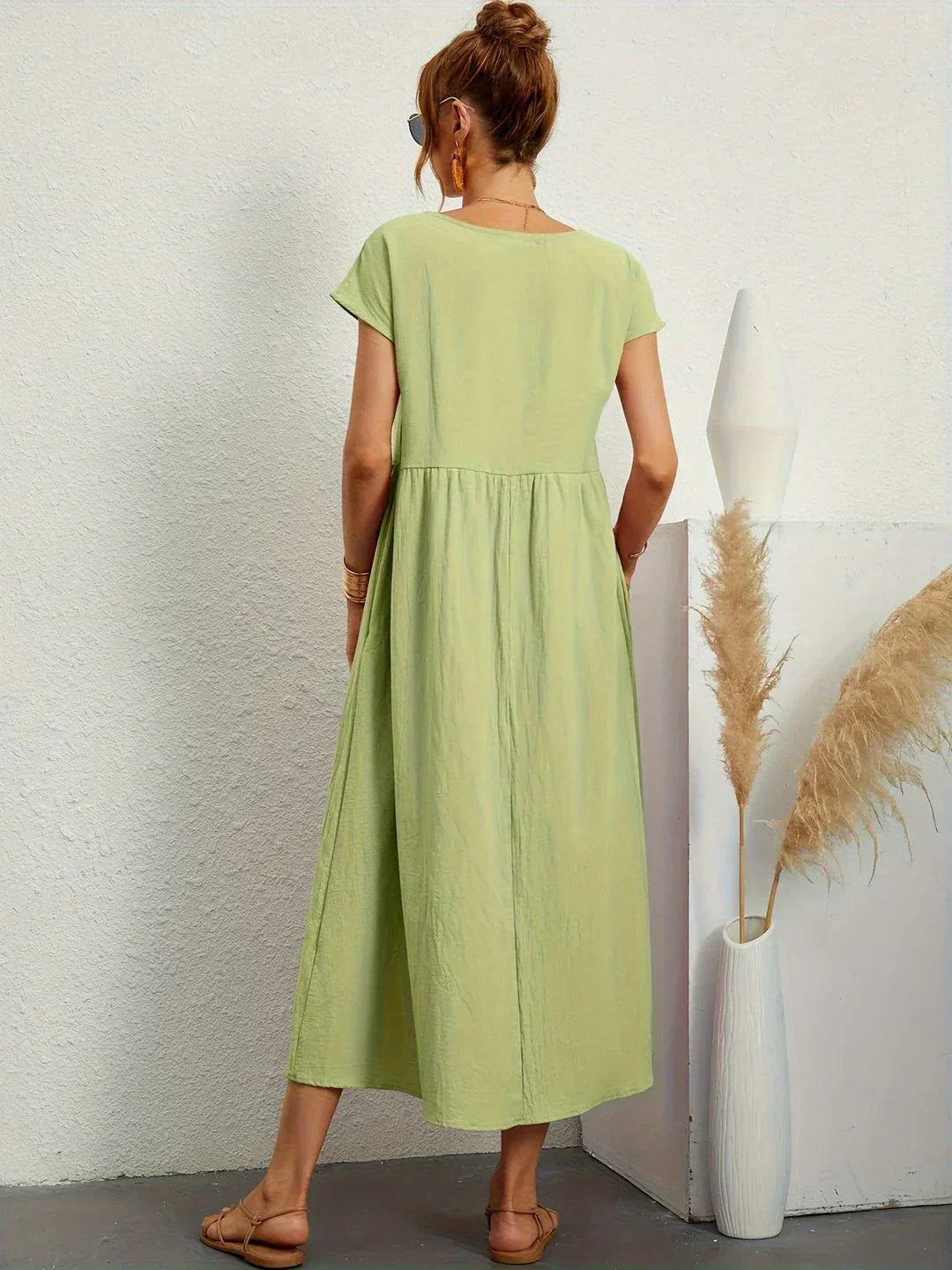 Anna | Abito Midi dalla Linea Relaxed Manica Corta
