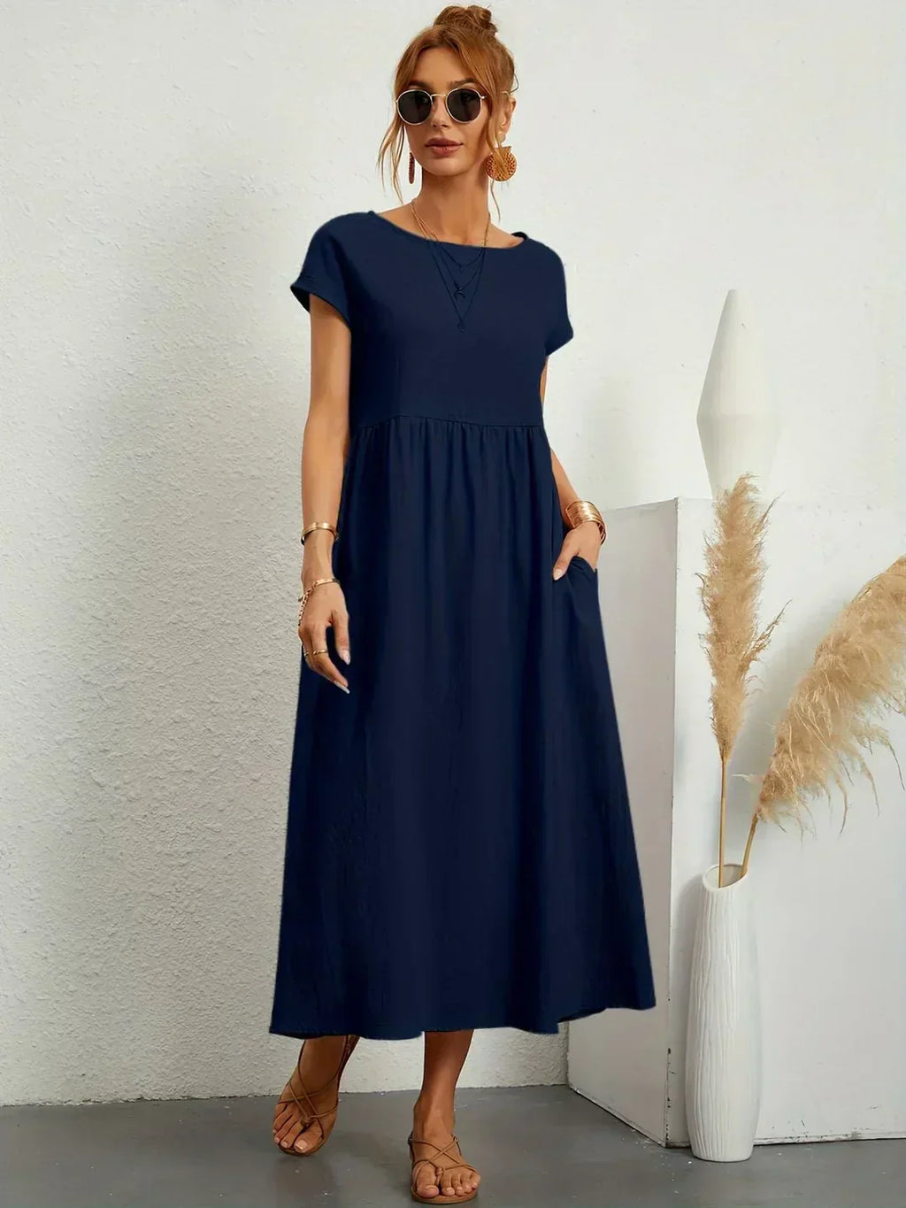 Anna | Abito Midi dalla Linea Relaxed Manica Corta Blu Navy