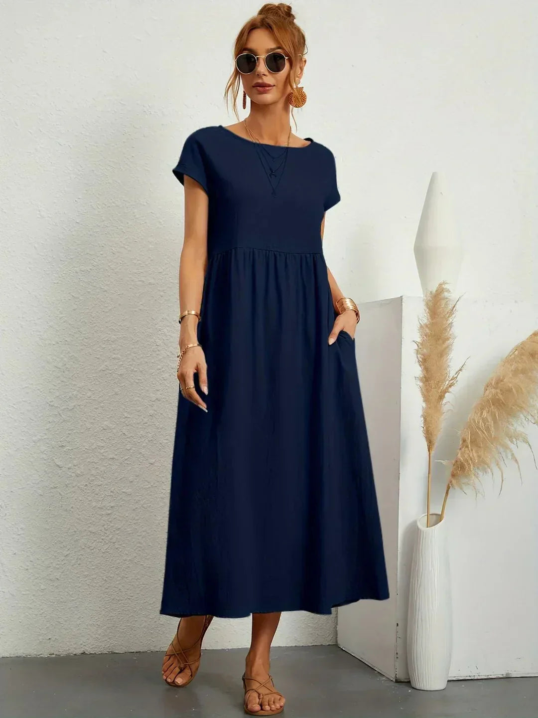 Anna | Abito Midi dalla Linea Relaxed Manica Corta Blu Navy