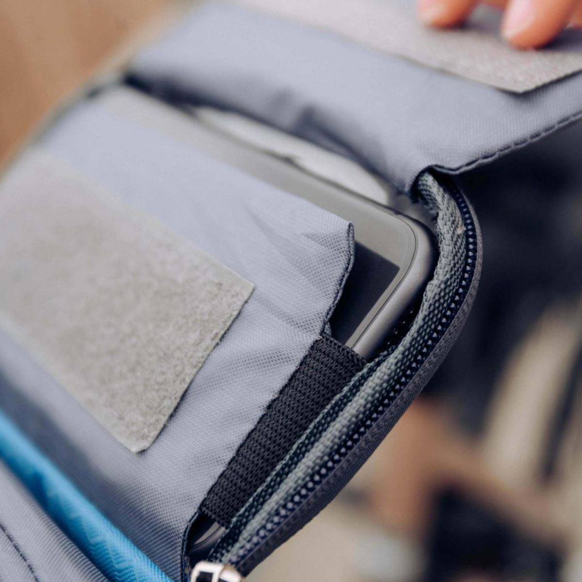 Bike Handlebar Bag with Clear Touchscreen Phone Pocket and Velcro Strap Mount - Image 7