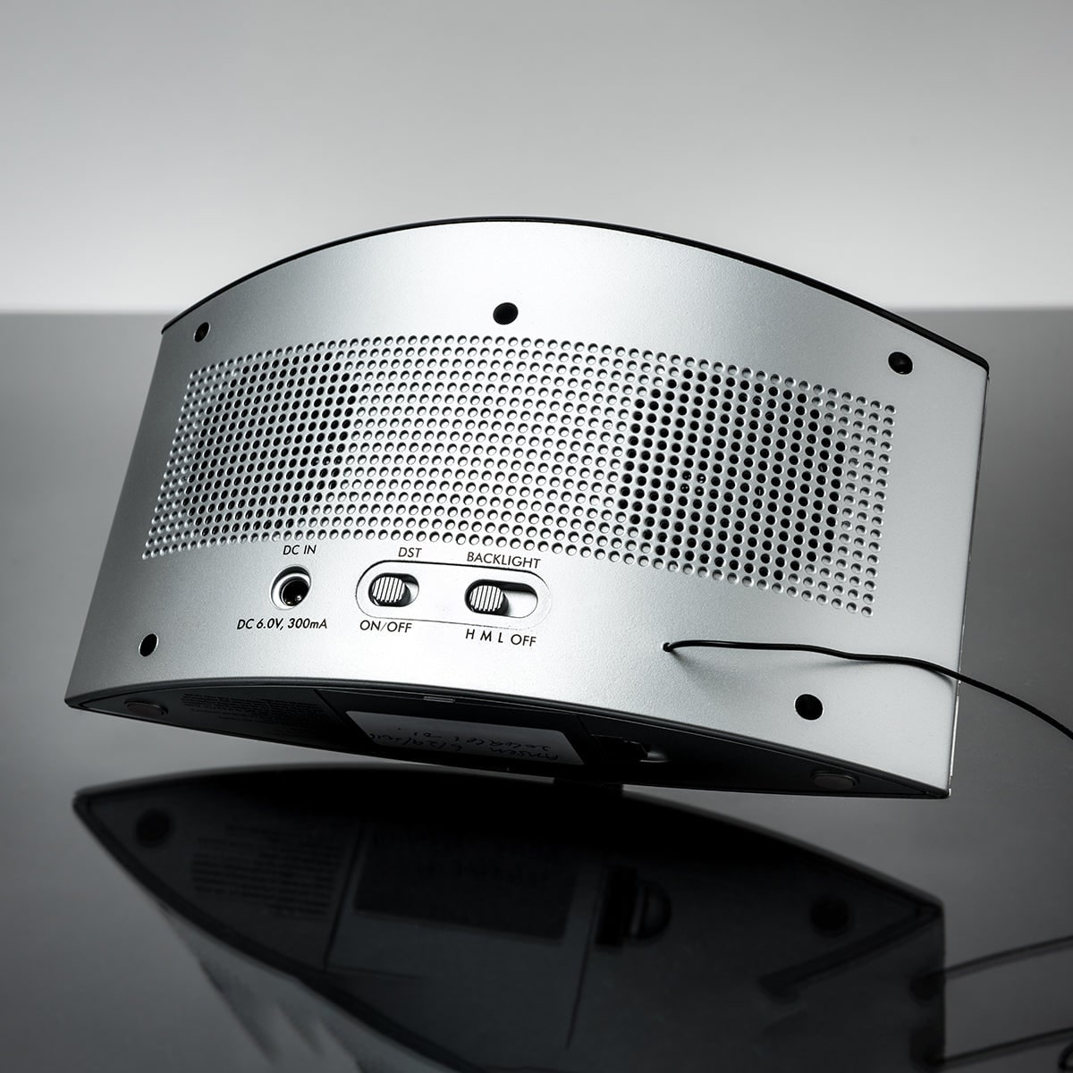 Digital Alarm Clock Radio with Fm Calendar Display and Bedside Blue Backlit Screen - Image 6