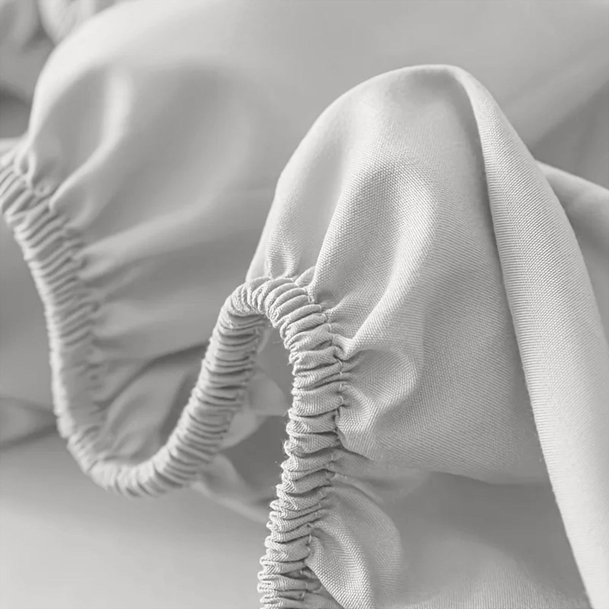 Extra Deep Fitted Bed Sheet with Wrinkle-Resistant Smooth Matte Fabric and Elasticated Corners - Image 2