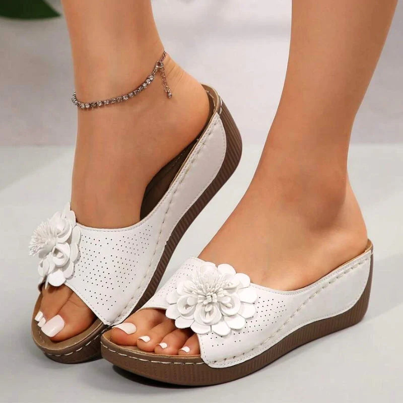 Irene | Ciabatte Donna Zeppa Ortopediche Fiore Bianco