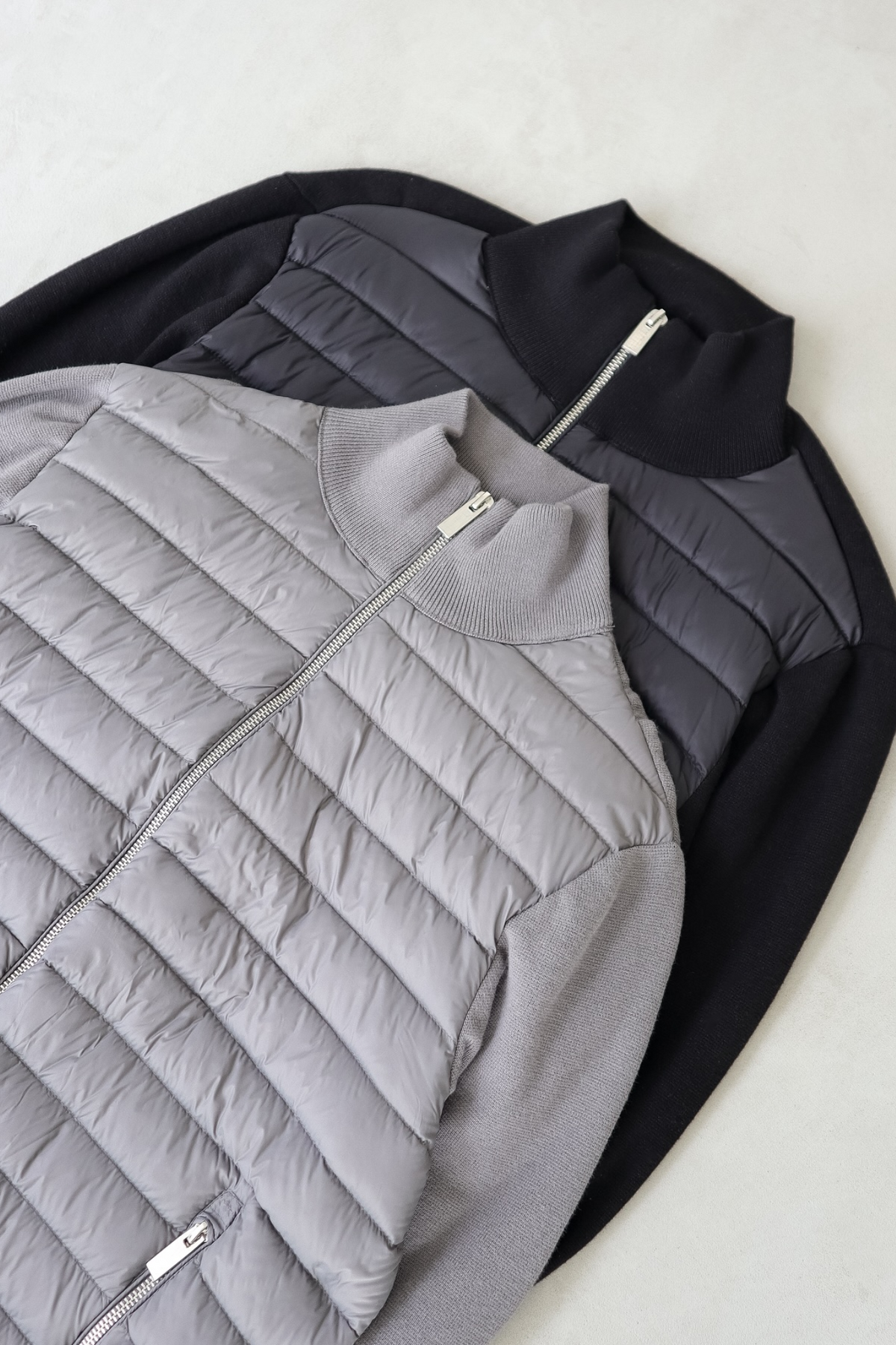 Men's Hybrid Puffer Zip Up Jacket with Quilted Front and Knit Sleeves - Image 6