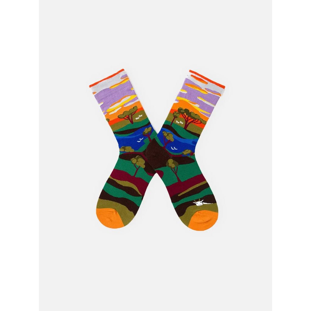 Men's Patterned Crew Socks with Cotton Blend Knit and Contrasting Heel - Image 6