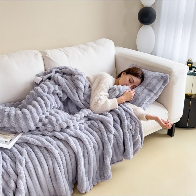 Soft Faux Fur Blanket with Plush Throw Design Ribbed Texture and Matching Pillowcase - Image 8