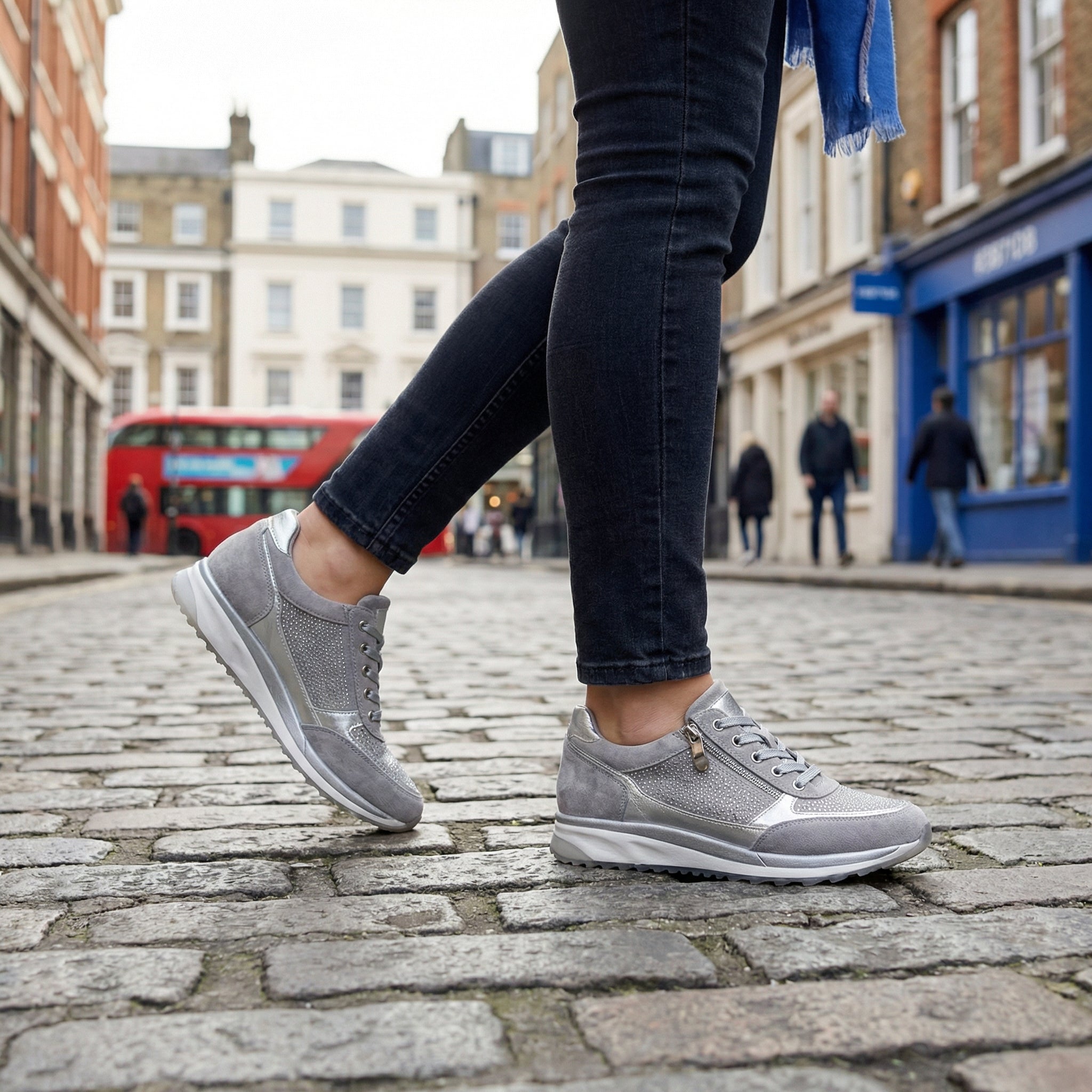 Sneakers con zeppa piattaforma da donna con zip laterale e dettagli in strass