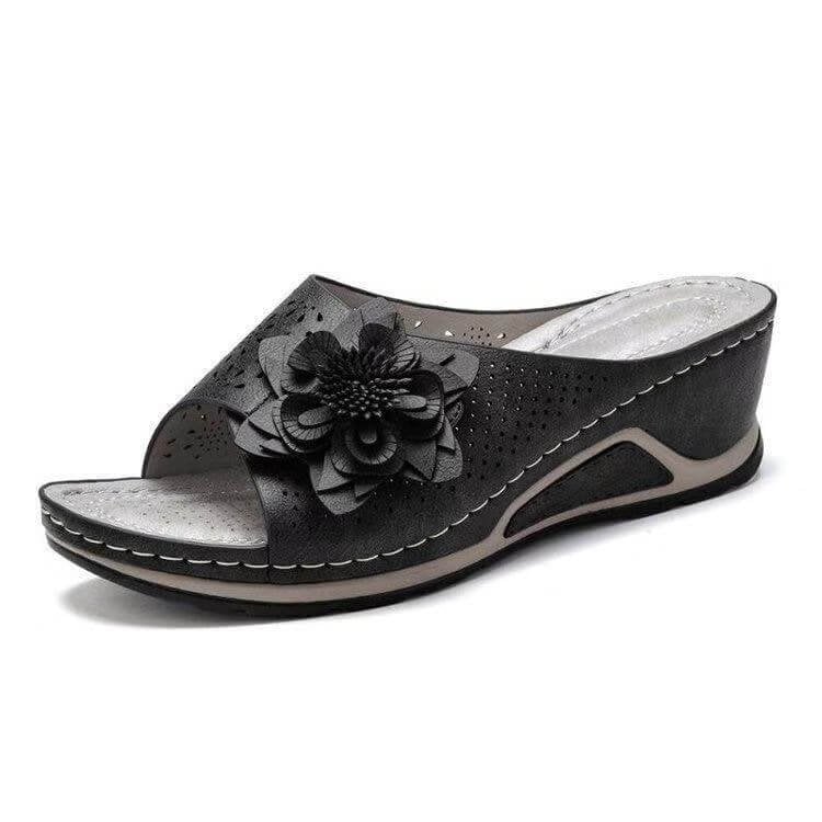 Vittoria | Ciabatte Donna con Zeppa e Fiore Decorativo Nero