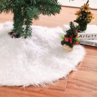 White Faux Fur Christmas Tree Skirt with Plush Fluffy Texture for Holiday Décor - Image 4