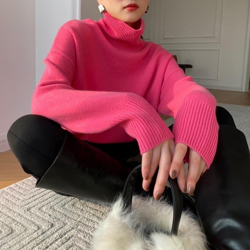 Women's Oversized Turtleneck Sweater with Ribbed Knit and Long Sleeves - Image 4