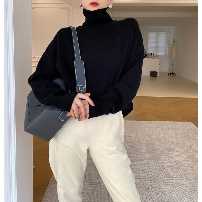 Women's Oversized Turtleneck Sweater with Ribbed Knit and Long Sleeves - Image 7